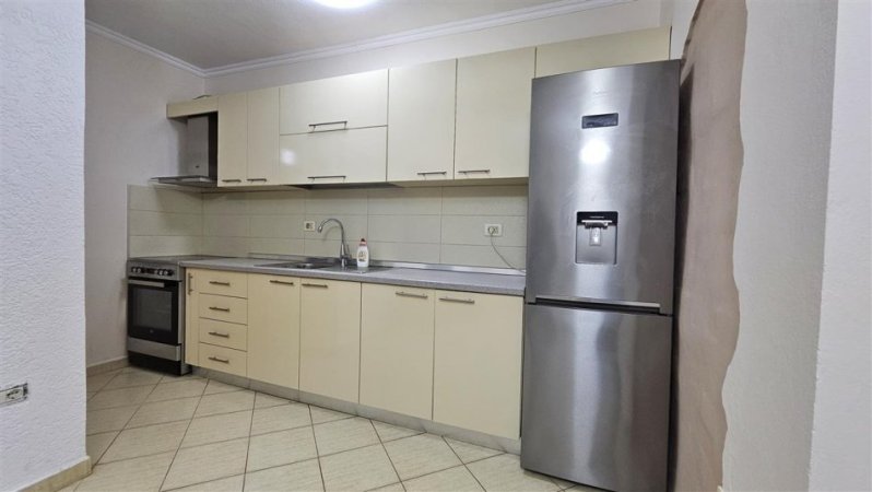 Tirane, jepet me qera apartament 2+1 Kati 4, 80 m² 550 € (BULEVARDI I RI)