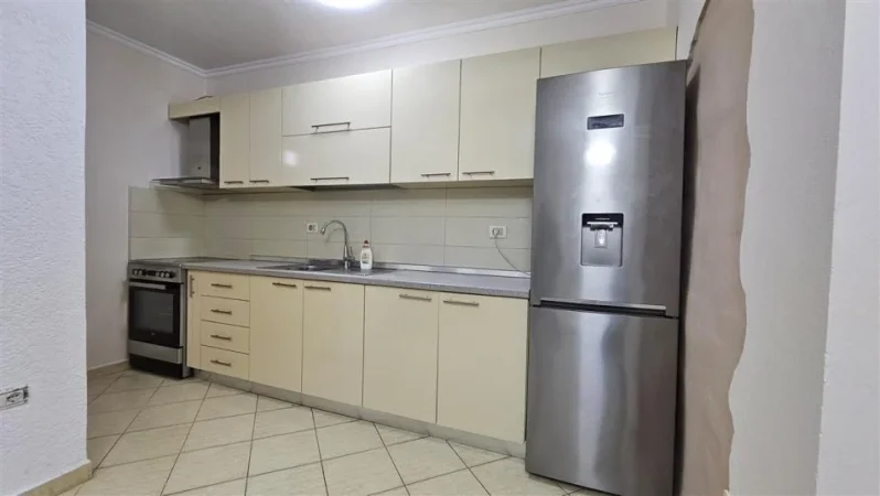 Tirane, jepet me qera apartament 2+1 Kati 4, 80 m² 550 € (BULEVARDI I RI)