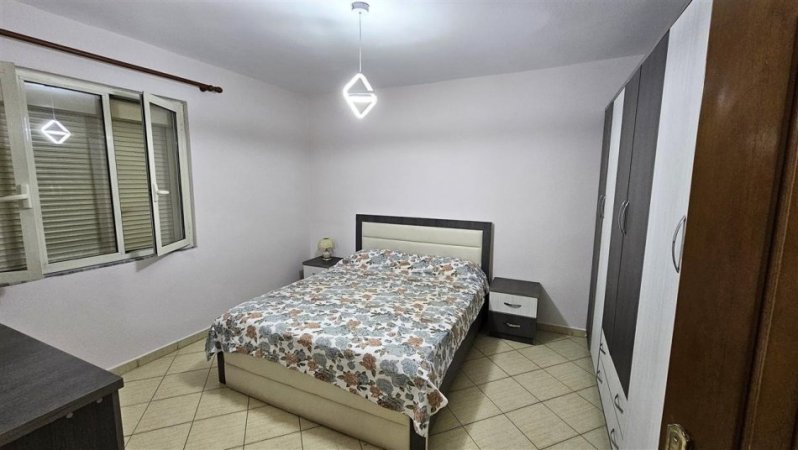 Tirane, jepet me qera apartament 2+1 Kati 4, 80 m² 550 € (BULEVARDI I RI)