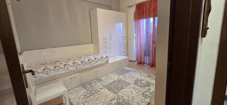 Tirane, jepet me qera apartament 2+1 Kati 7, 115 m² 750 € (PAZARI I RI)