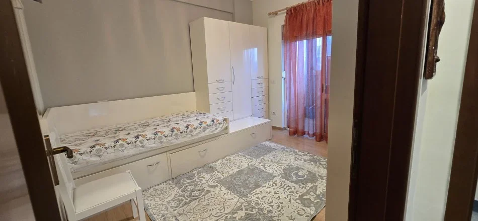 Tirane, jepet me qera apartament 2+1 Kati 7, 115 m² 750 € (PAZARI I RI)