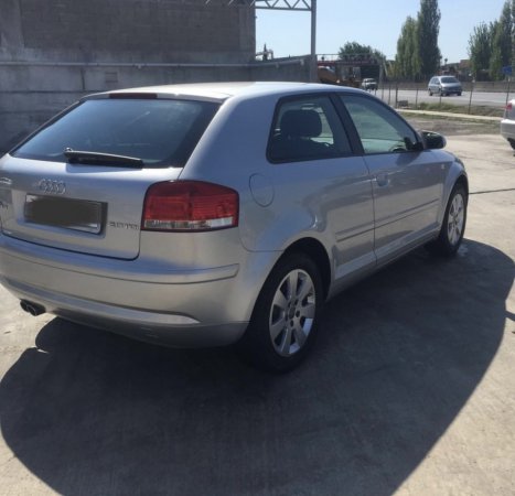 Tirane, shes makine Audi A3 2.0 tdi Nafte, gri metalizato automatik 250.000 km 3.500 €