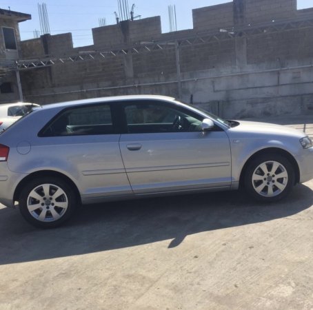 Tirane, shes makine Audi A3 2.0 tdi Nafte, gri metalizato automatik 250.000 km 3.500 €