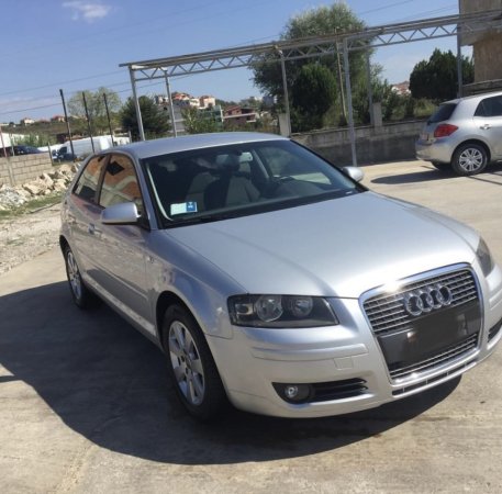 Tirane, shes makine Audi A3 2.0 tdi Nafte, gri metalizato automatik 250.000 km 3.500 €