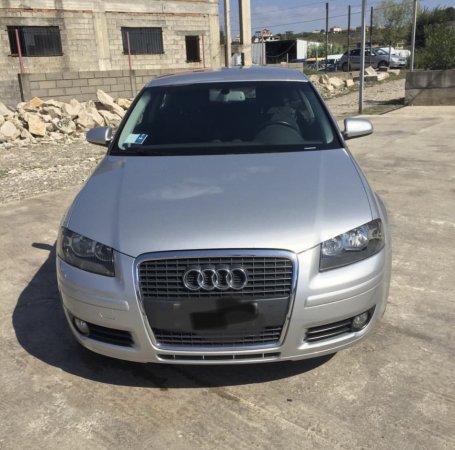 Tirane, shes makine Audi A3 2.0 tdi Nafte, gri metalizato automatik 250.000 km 3.500 €