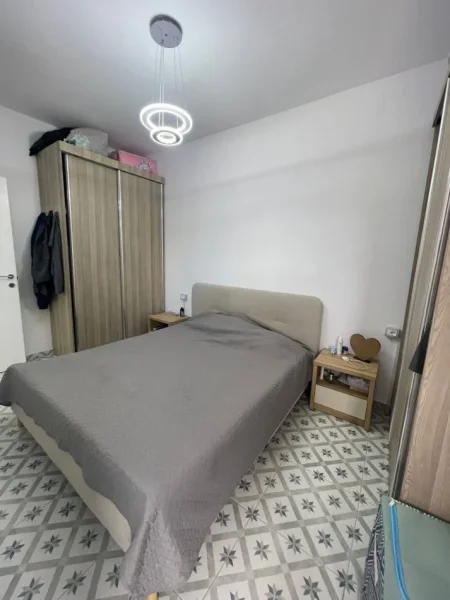 Tirane, jepet me qera apartament 1+1+Ballkon Kati 10, 65 m² 450 € (Rruga e Kavajes)