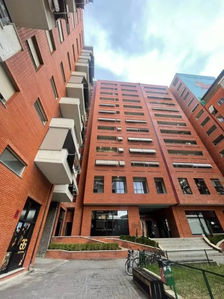 Tirane, jepet me qera apartament 1+1+Ballkon Kati 10, 65 m² 450 € (Rruga e Kavajes)
