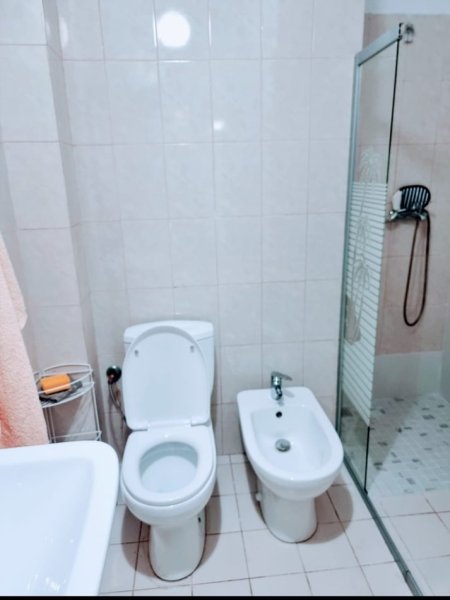 Durres, jepet me qera apartament 1+1 , 400 € (Prane Hotel Palace, plazh)