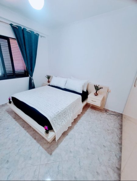 Durres, jepet me qera apartament 1+1 , 400 € (Prane Hotel Palace, plazh)