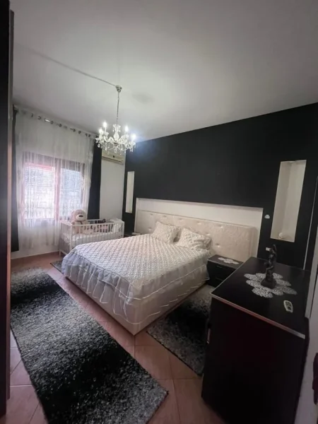 Tirane, jepet me qera shtepi 2+1+Ballkon Kati 1, 500 € 