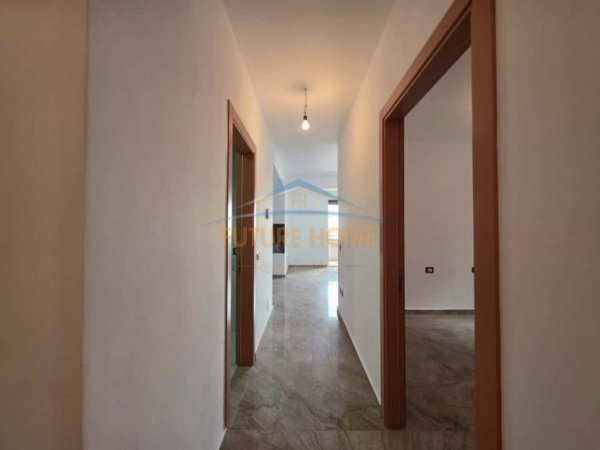Tirane, jepet me qera zyre Kati 6, 110 m² 1.000 € (Myslym Shyri)