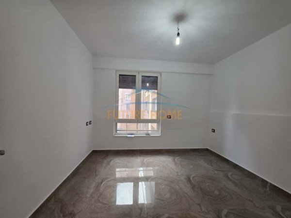 Tirane, jepet me qera zyre Kati 6, 110 m² 1.000 € (Myslym Shyri)