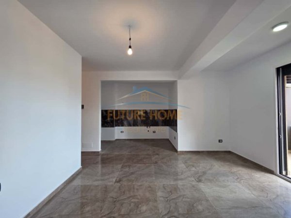 Tirane, jepet me qera zyre Kati 6, 110 m² 1.000 € (Myslym Shyri)