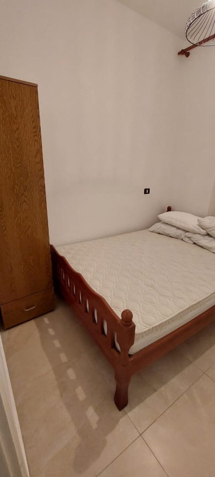 Durres, jepet me qera apartament 1+1+Ballkon Kati 1, 350 € (Plazh)
