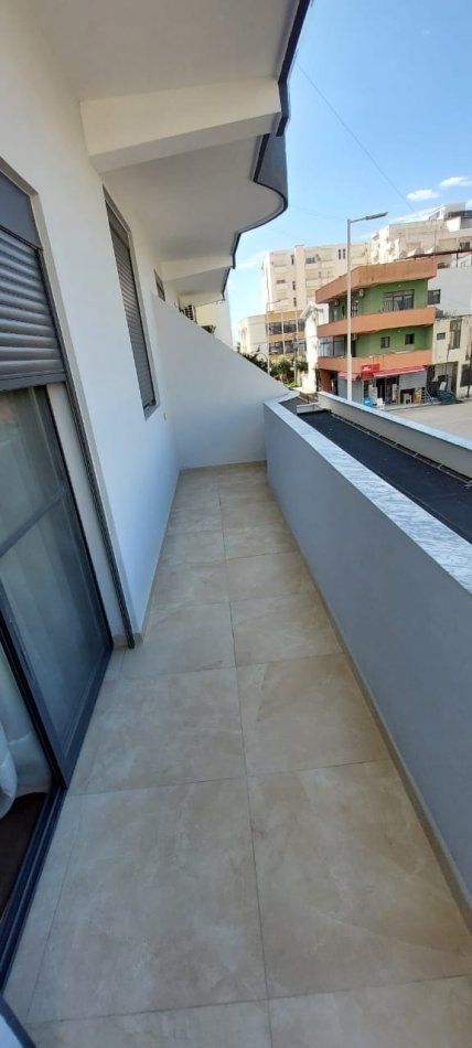 Durres, jepet me qera apartament 1+1+Ballkon Kati 1, 350 € (Plazh)