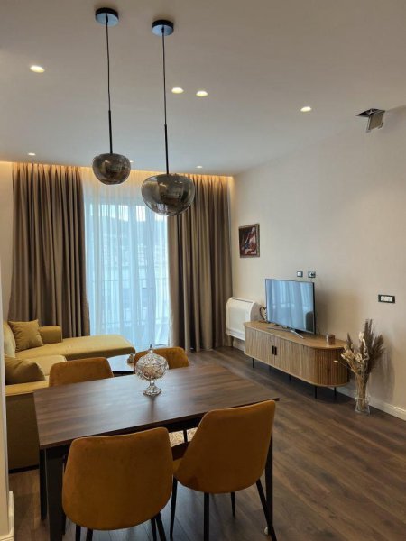 Tirane, jepet me qera apartament 2+1+Ballkon Kati 9, 95 m² 1.100 € (Komuna e parisit)