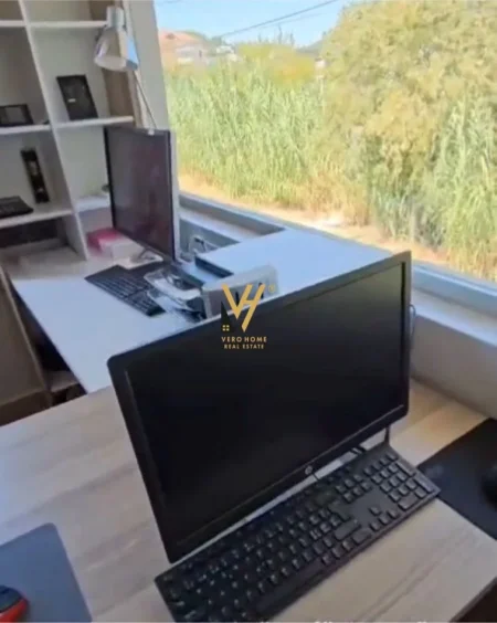 Tirane, jepet me qera magazine Kati 2, 120 m² 500 € (VAQARR)