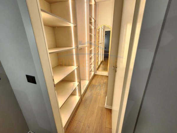 Tirane, jepet me qera apartament 1+1+Ballkon Kati 4, 69 m² 650 € (Liqeni i Thate)