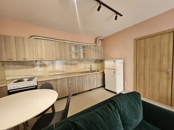 Qera, Apartament 2+1+2, Rruga e Barrikadave,700 €