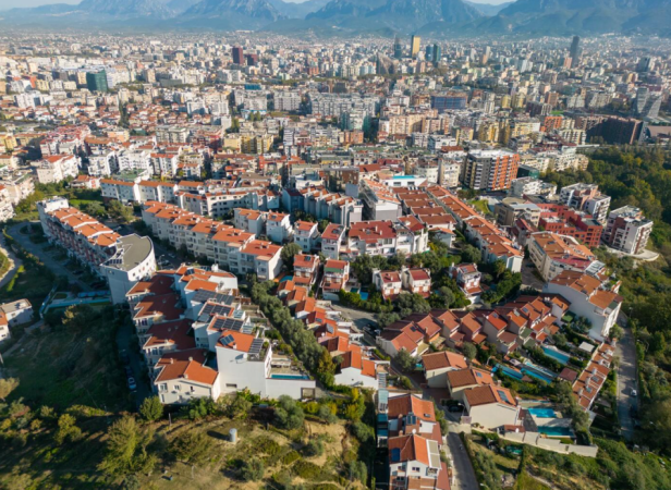 Tirane, jepet me qera apartament duplex 2+1 , 111 m² 600 € 