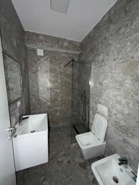 Durres, shitet apartament 1+1+Ballkon Kati 1, 56 m² 77.000 € (Shkembi i Kavajes)