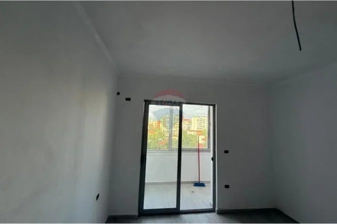Tirane, jepet me qera apartament 2+1+Ballkon , 70 m² 700 € (Qender)