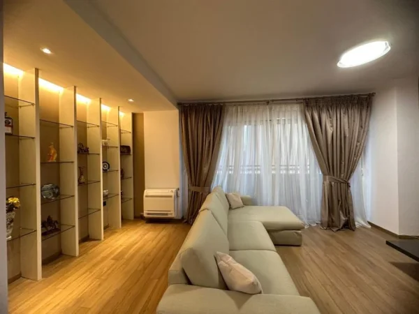 Tirane, jap me qera apartament 1+1 Kati 10, 83 m² 950 € (Rruga Sami Frasheri)