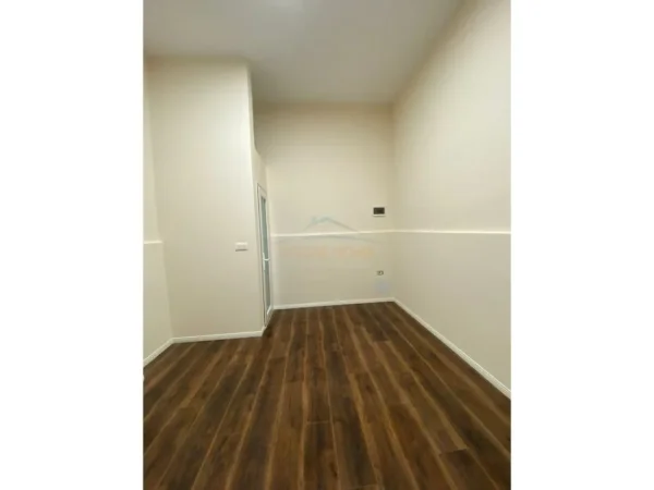 Tirane, shitet ambjent biznesi Kati 0, 15 m² 55.000 € 