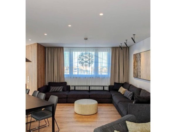 Tirane, jepet me qera apartament 2+1 Kati 9, 165 m² 2.000 € (Stadiumi Dinamo)