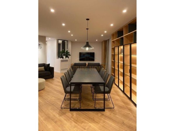 Tirane, jepet me qera apartament 2+1 Kati 9, 165 m² 2.000 € (Stadiumi Dinamo)