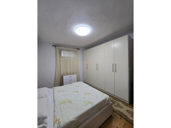 Tirane, jepet me qera apartament 3+1 Kati 1, 100 m² 500 € (Varri i Bamit)