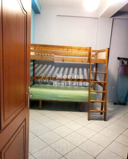 Tirane, jepet me qera apartament 3+1 Kati 2, 140 m² 550 € (Selite)