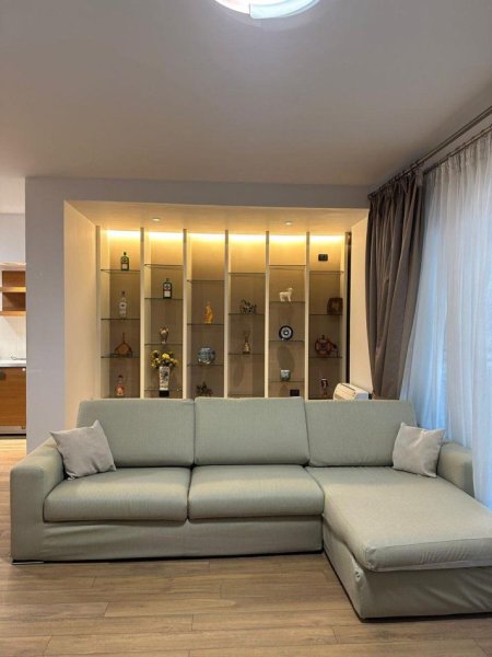 Tirane, jepet me qera apartament 1+1+Ballkon Kati 10, 83 m² 950 € (Sheshi Willson)