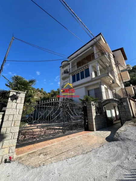 Vlore, shitet apartament 3+1+Ballkon Kati 3, 204 m² 199.000 € (Rruga Sulejman Delvina)
