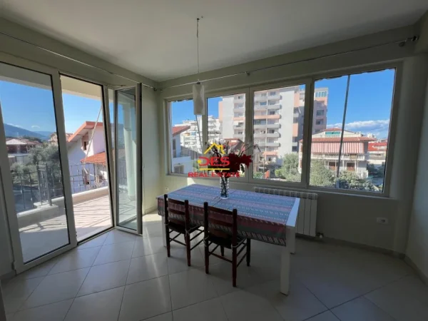 Vlore, shitet apartament 3+1+Ballkon Kati 3, 204 m² 199.000 € (Rruga Sulejman Delvina)