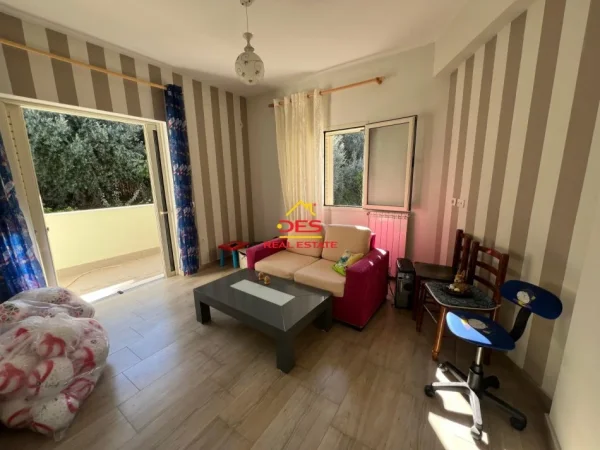 Vlore, shitet apartament 3+1+Ballkon Kati 3, 204 m² 199.000 € (Rruga Sulejman Delvina)