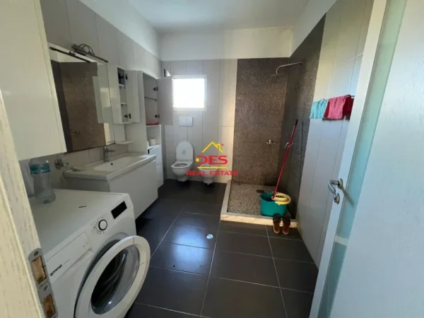 Vlore, shitet apartament 3+1+Ballkon Kati 3, 204 m² 199.000 € (Rruga Sulejman Delvina)