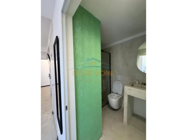 Tirane , Shiten 2 Apartamente 1+1 dhe një Studio  330.000 € (Rruga e Kavajes)