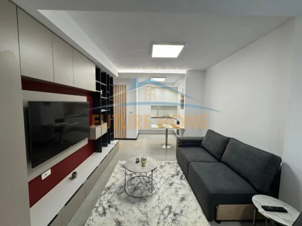Tirane , Shiten 2 Apartamente 1+1 dhe një Studio  330.000 € (Rruga e Kavajes)