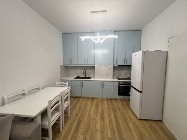 Tirane, jepet me qera apartament 1+1 , 58 m² 600 € (Grand Residence Fusha Aviacionit)