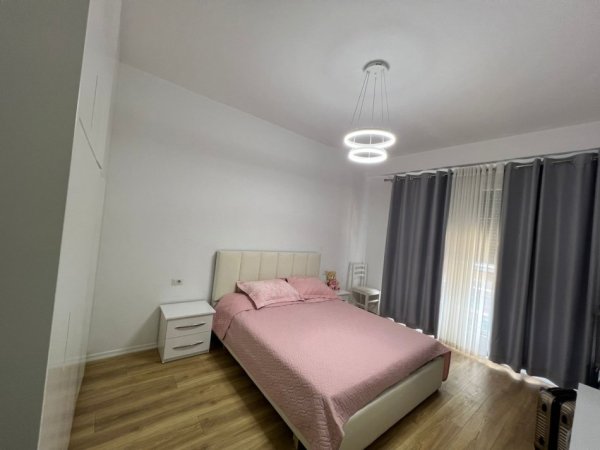 Tirane, jepet me qera apartament 1+1 , 58 m² 600 € (Grand Residence Fusha Aviacionit)