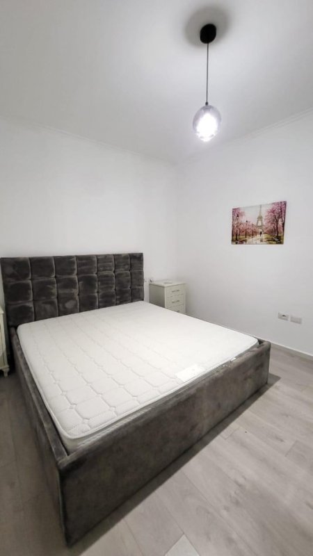 Tirane, jepet me qera apartament 2+1 , 90 m² 550 € (Liqeni i Thatë)