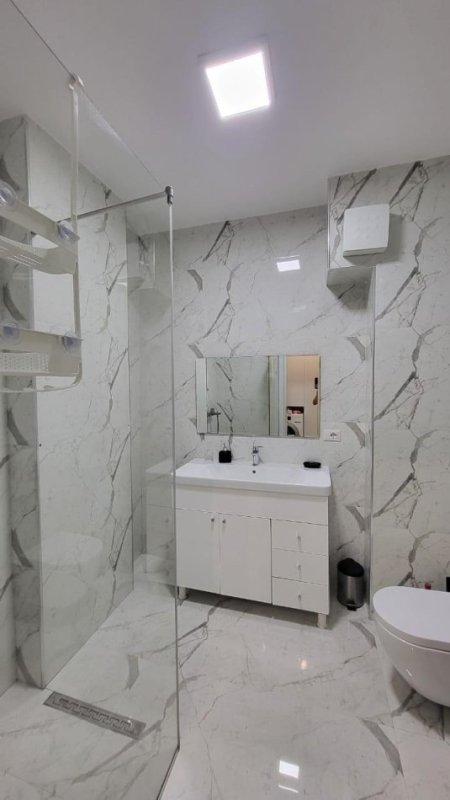 Tirane, jepet me qera apartament 2+1 , 90 m² 550 € (Liqeni i Thatë)