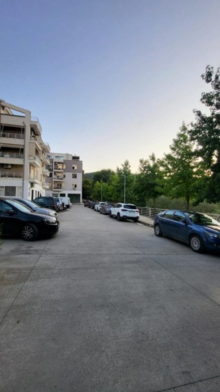 Tirane, jepet me qera apartament 2+1 , 90 m² 550 € (Liqeni i Thatë)