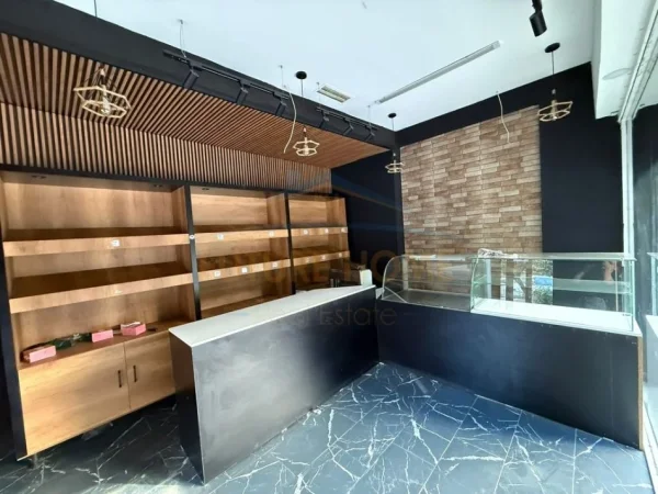 Tirane, shitet ambjent biznesi Kati 0, 49 m² 150.000 € 