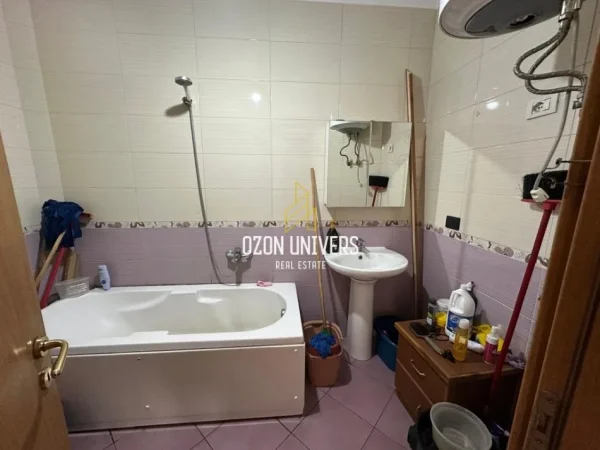 Tirane, jepet me qera apartament 3+1+Ballkon Kati 6, 135 m² 700 € (Rruga Todor Keko, Pranë Bar Oslo Tirana, Albania)