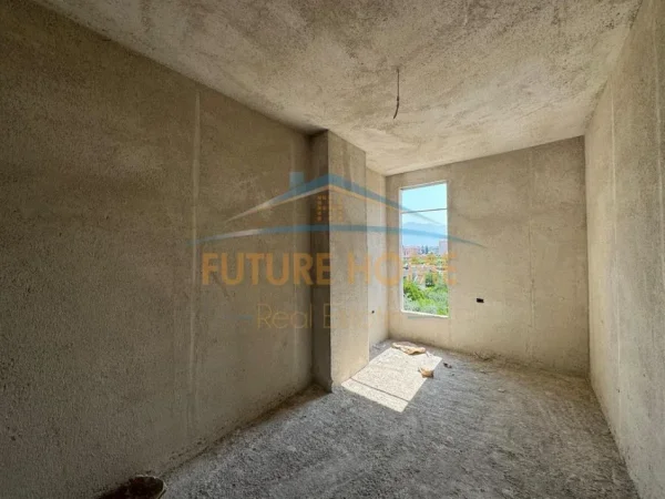 Tirane, Shitet, Apartament 2+1+2, Univers City 90.000 € (prane QTU)