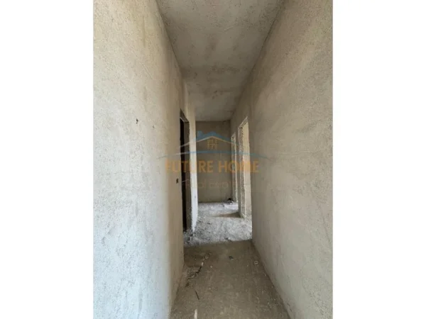Tirane, Shitet, Apartament 2+1+2, Univers City 90.000 € (prane QTU)