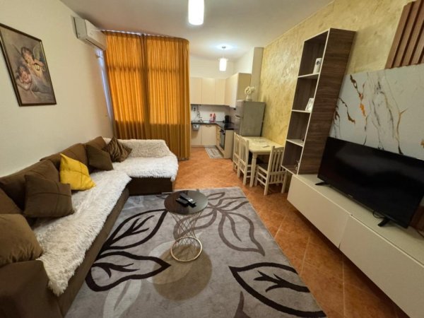 Durres, jepet me qera apartament 1+1+Ballkon Kati 9, 500 € (Poliklinika)