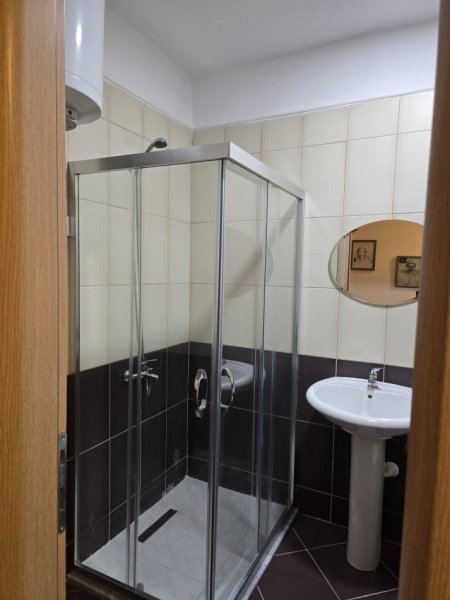 Tirane, jepet me qera 2+1+Ballkon , 500 € 